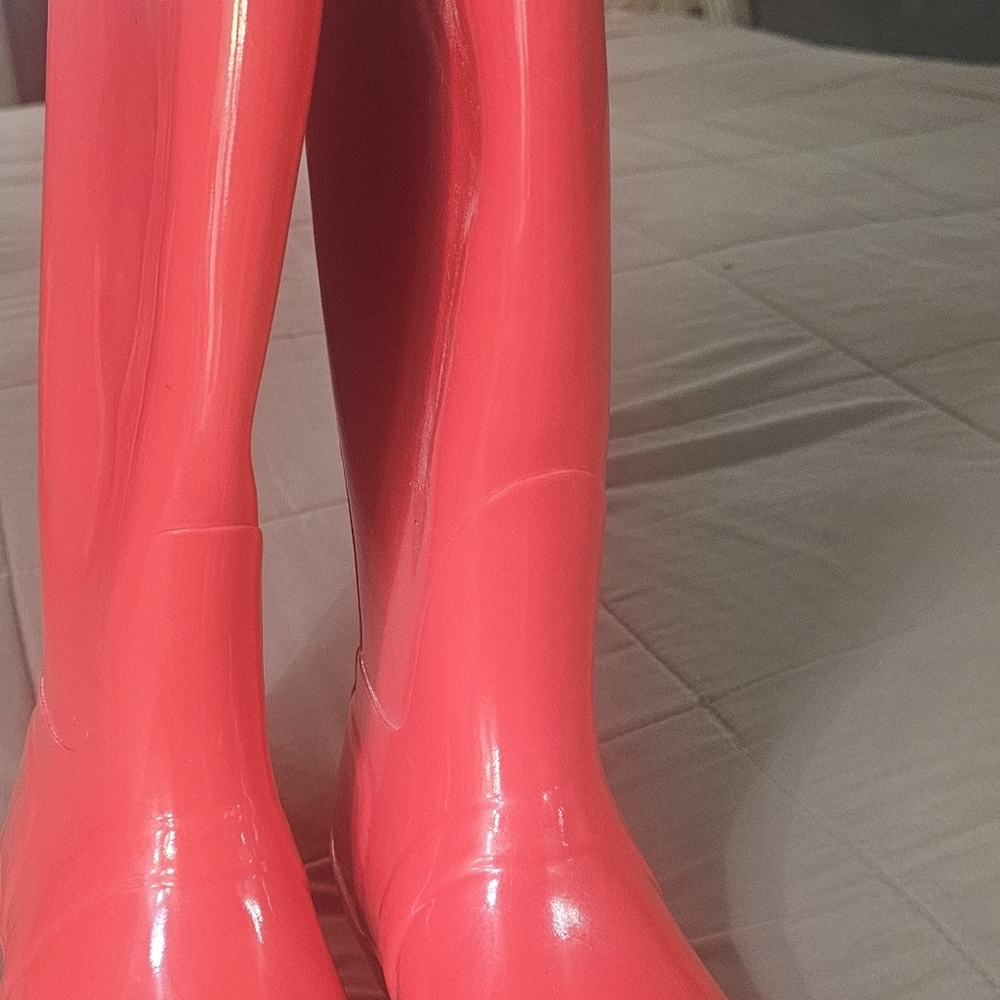 Women's Vibrant Pink Rain Boots